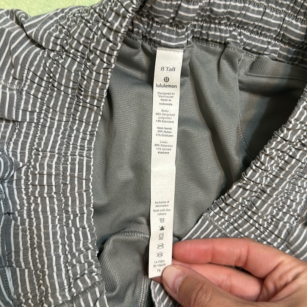 Lululemon Hotty Hot Shorts - Picture 6 of 6